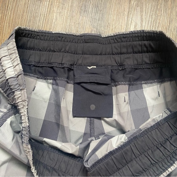 Lululemon Plaid Women's Athletic Shorts in Gray - Picture 8 of 12
